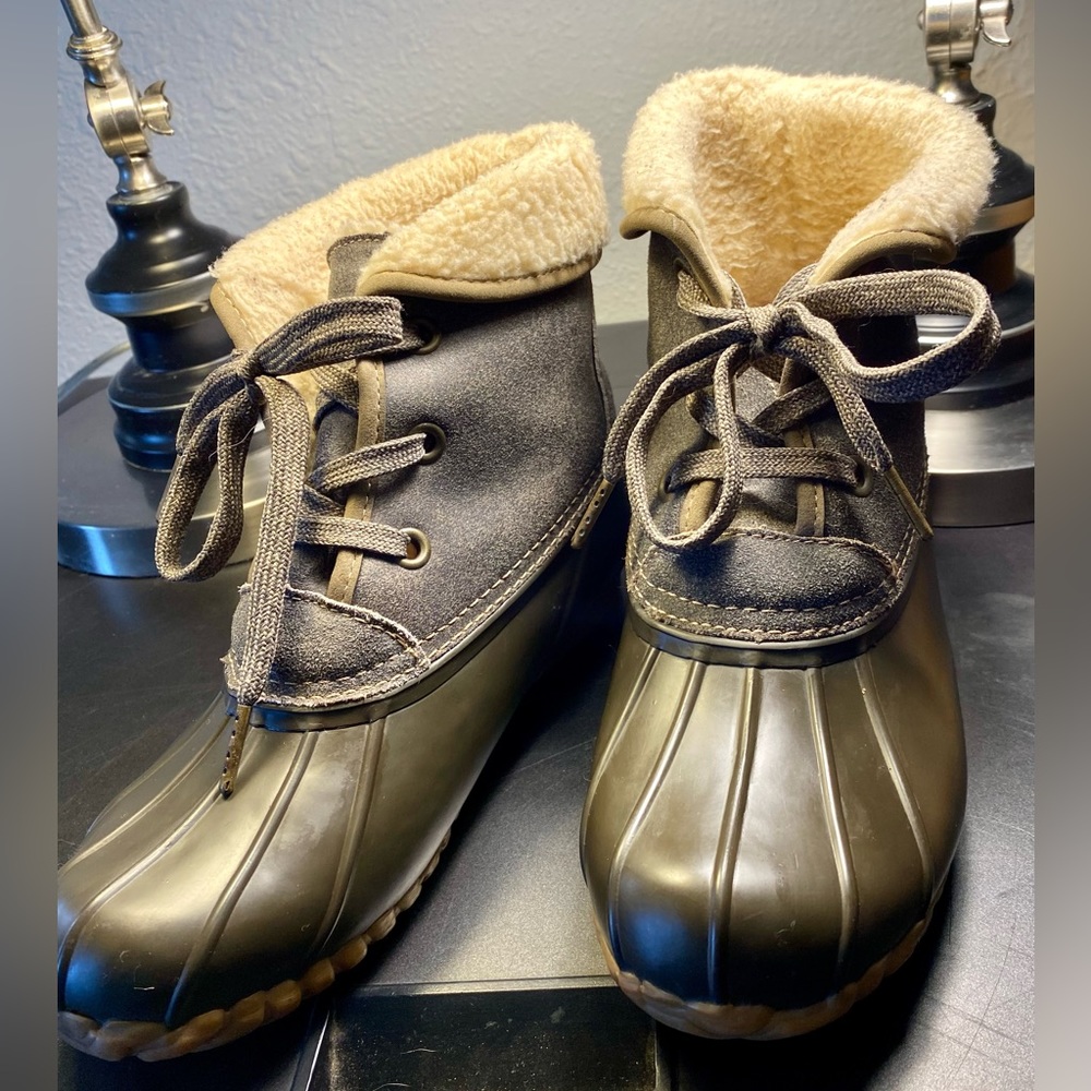 Sporto duck boots size 7
